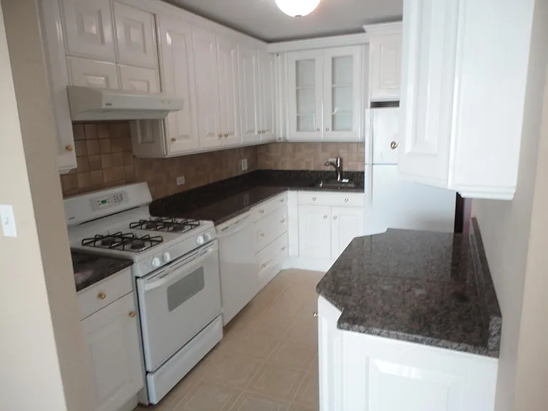 366 Washington Ct — Photo 5