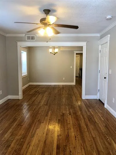 2803 Charlotte St — Photo 6