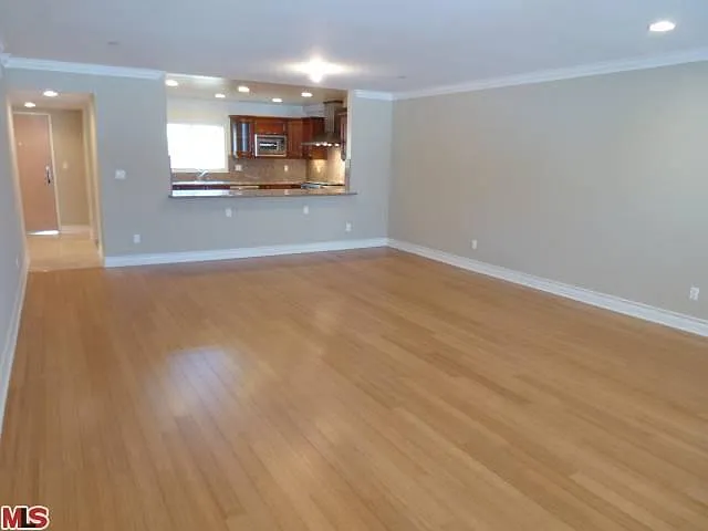 1828 Glendon Ave #Penthouse 1 — Photo 3