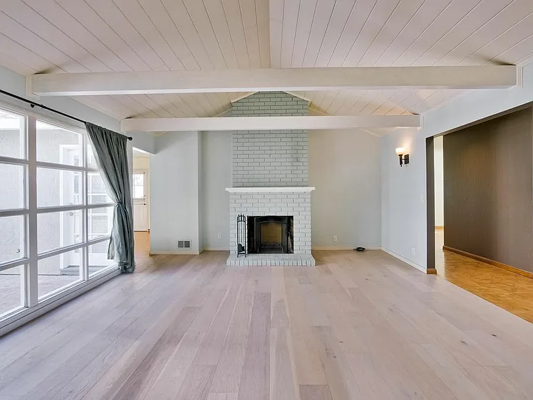 579 Crawford Dr — Photo 4