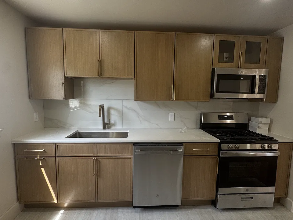 627 Wall St #1