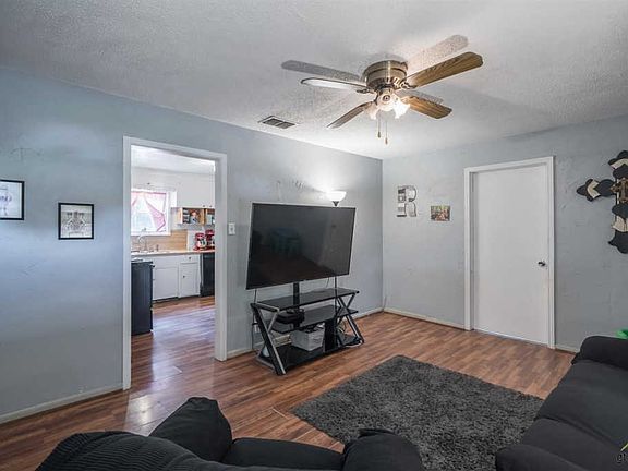 5th image of 203 Lakeview St