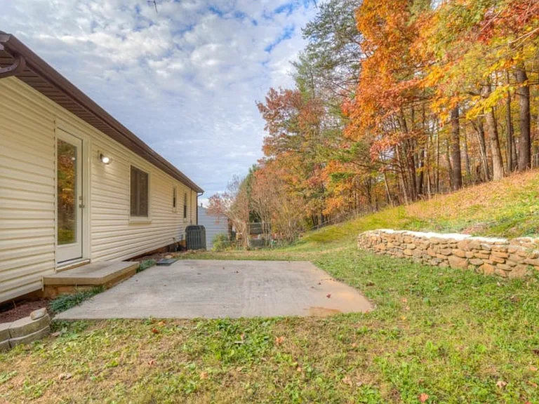 5822 Merriman Rd — Photo 20