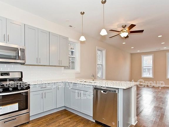 3rd image of 827 N Francisco Ave Unit 2