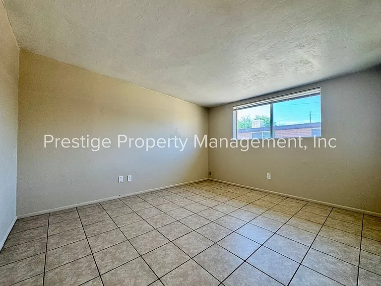 2302-2312 N Ralph Ave — Photo 10
