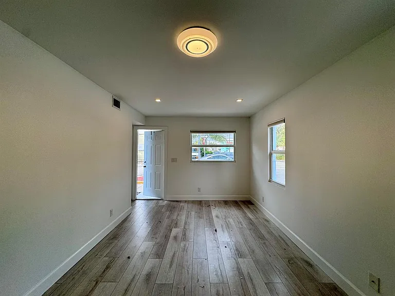 102 S K St #4 — Photo 18