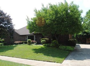 820 Crystal Lake Dr, Greenwood, IN