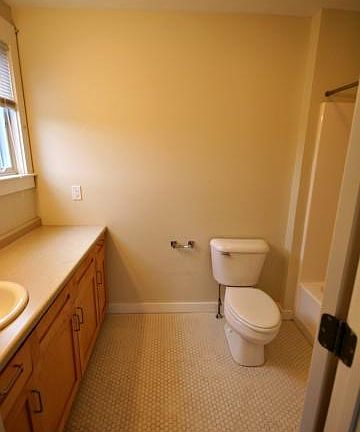 5th image of 1266 Westminster St #3