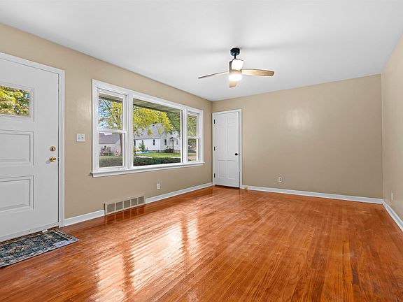 2nd image of 2911 18th Ave