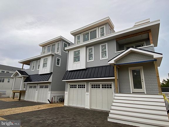2nd image of 1062 Long Beach Blvd #D