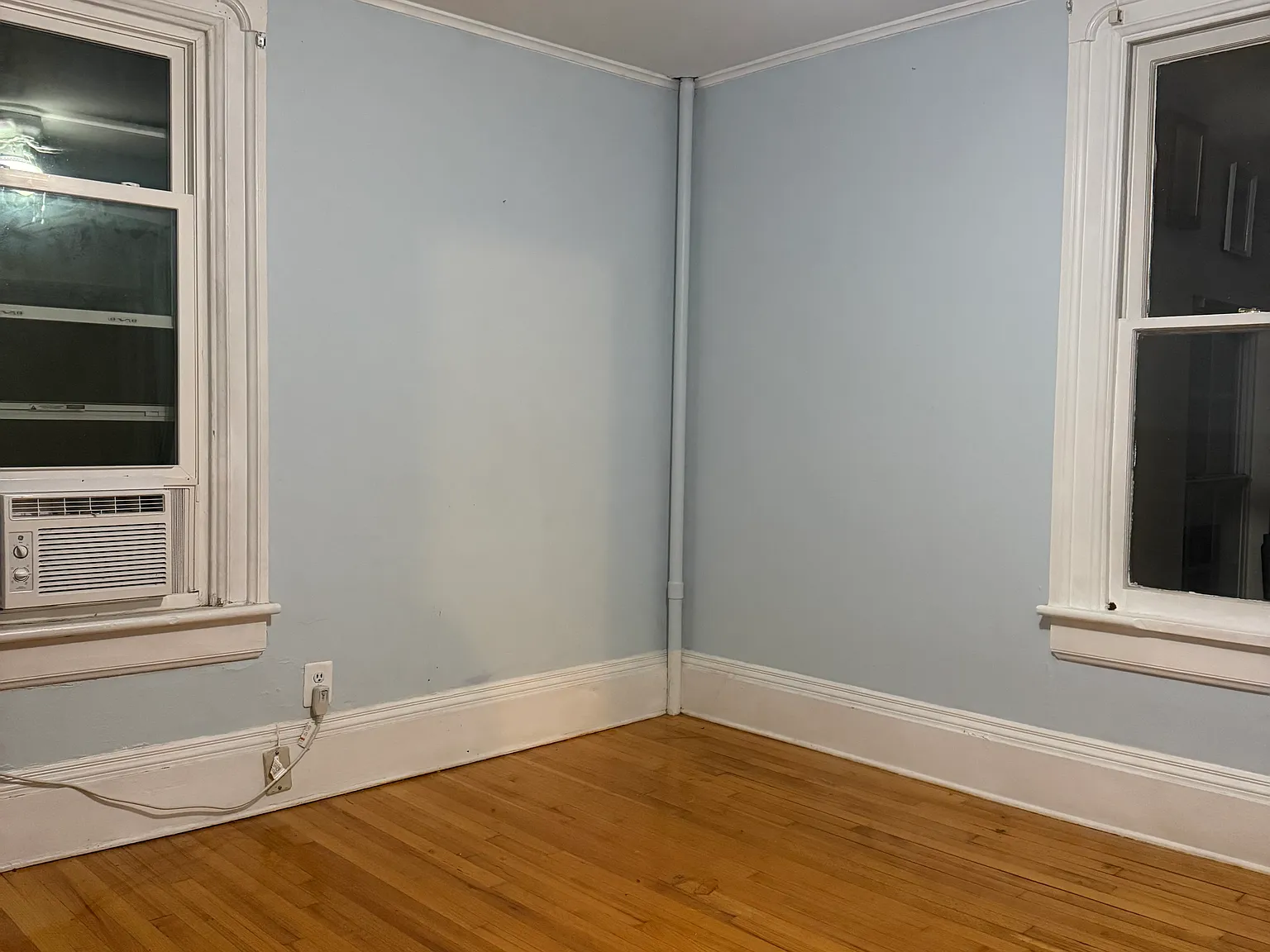 3 bed, 900 sqft, $2,300 — Photo 2