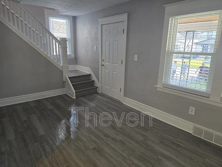 97 Davidson Ave — Photo 4