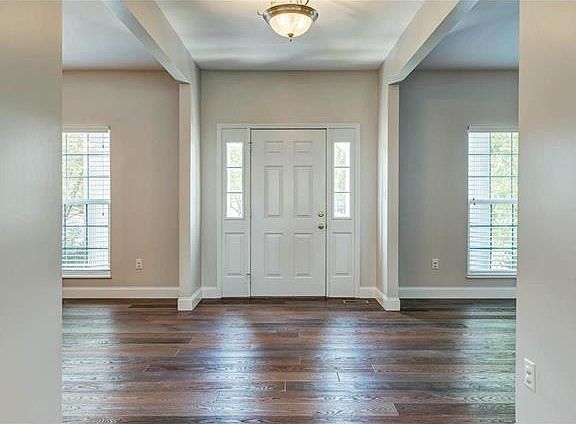 2nd image of 10 Bellerive Manor Ct