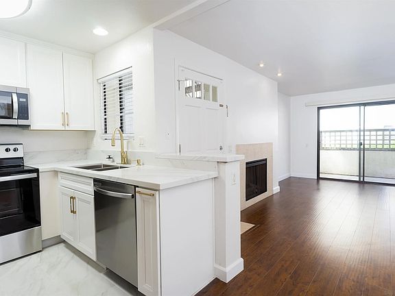 3rd image of 3586 Sunset Ln Unit 140