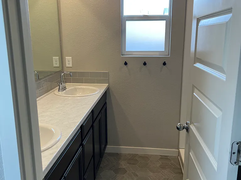 3313 Sandy Harbor Dr — Photo 5