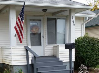 25052 Comfort St, Center Line, MI 48015