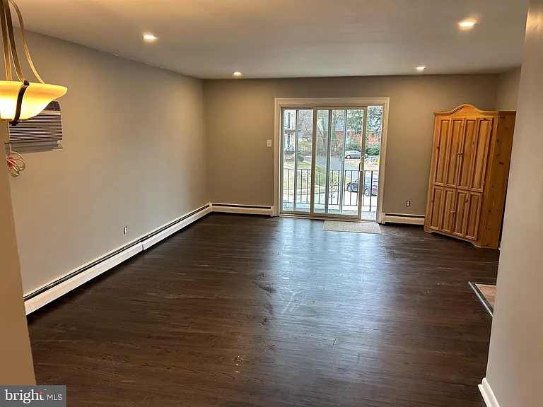 839 Garrett Ln — Photo 6