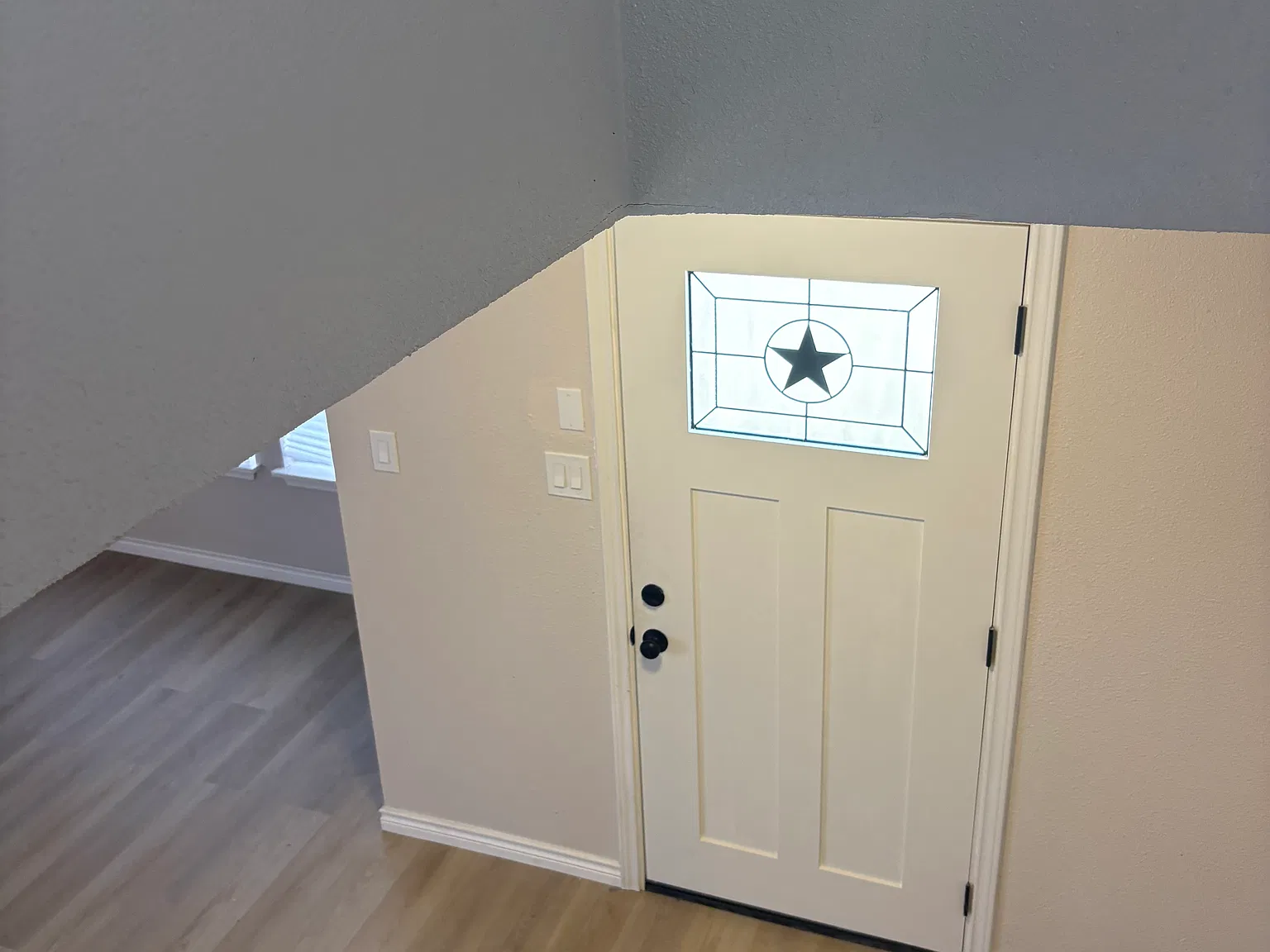 3 bed, 2.5 bath, 2570 sqft, $2,400 — Photo 2