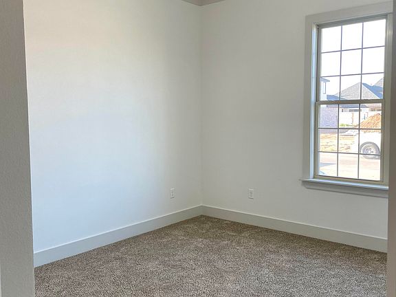 5th image of 1302 Essex Ln