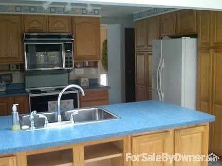 Kitchen 2
						:
						Double oven, pantry