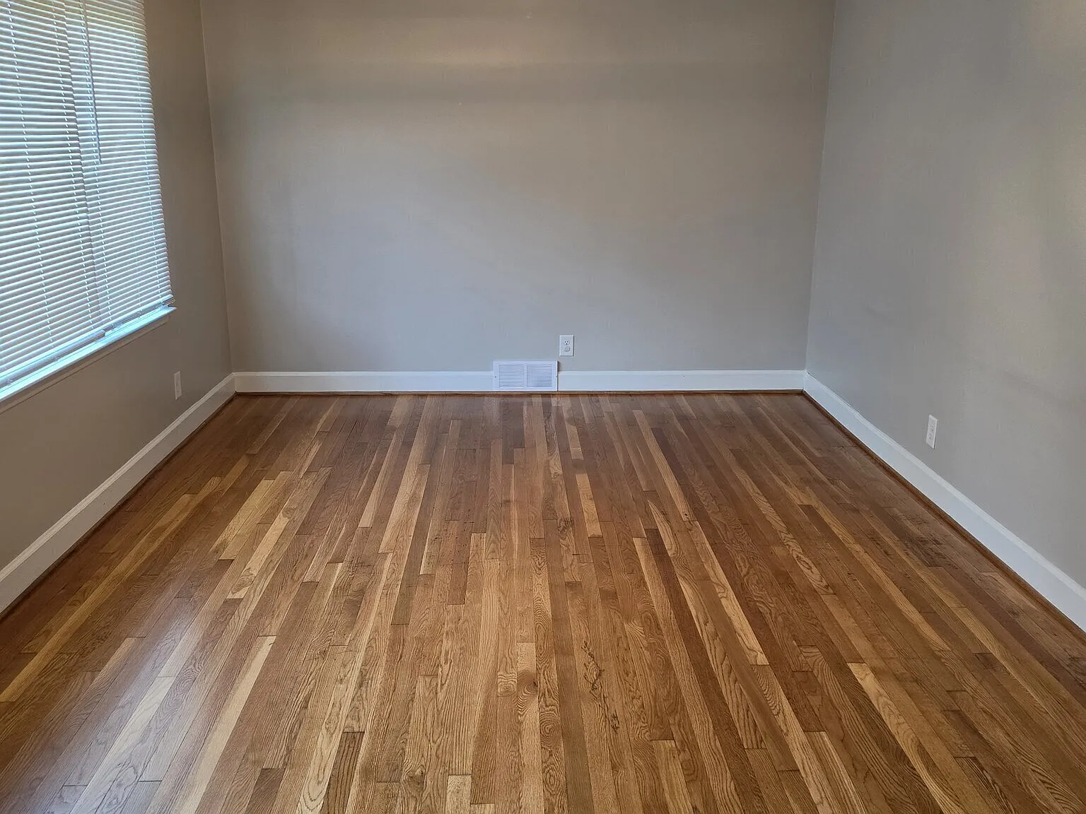 3 bed, 2696 sqft, $2,000 — Photo 2