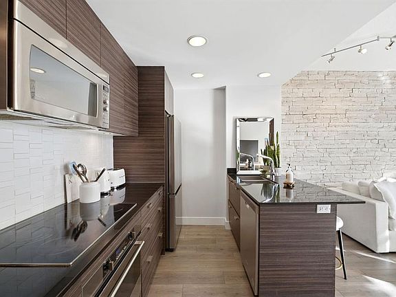 4th image of 1500 W 7th St SW #301