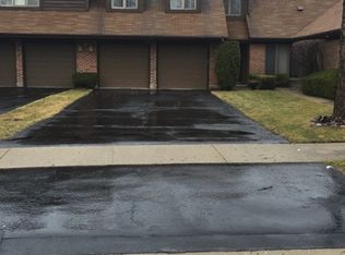 606 Picardy Cir, Northbrook, IL 60062
