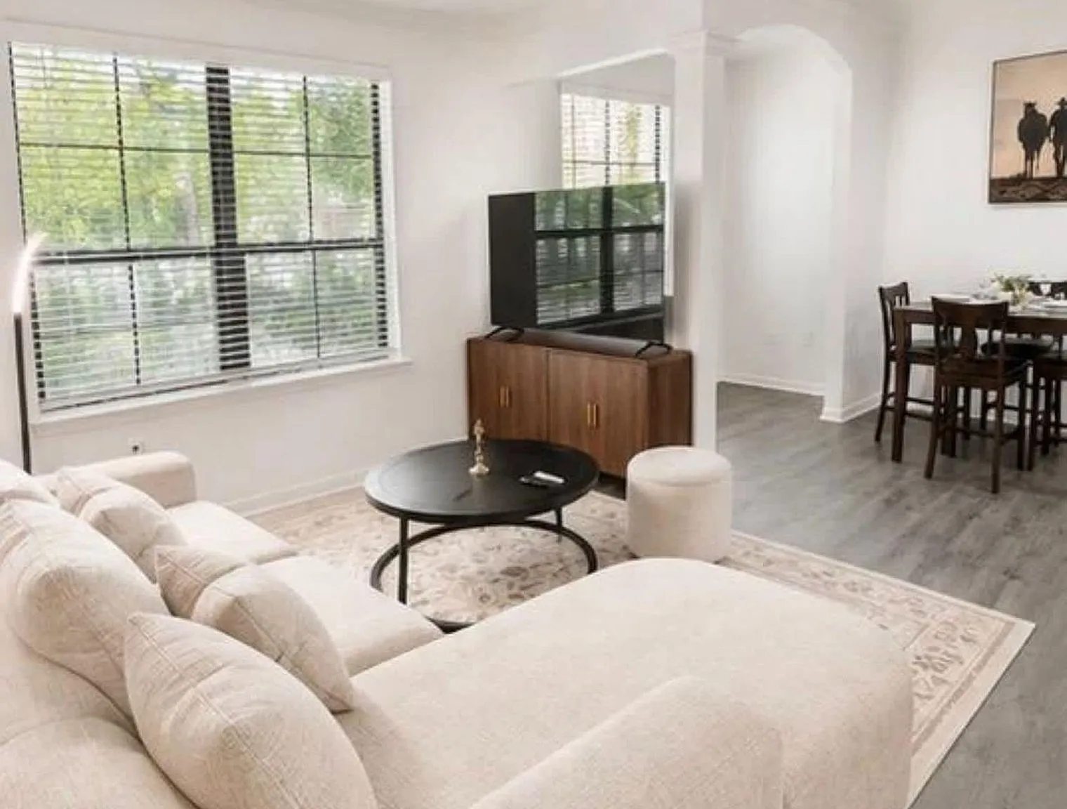 1 bed, 1.0 bath, 775 sqft, $2,824 — Photo 2