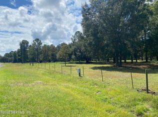 211 Oak Ridge Dr, Interlachen, FL 32148