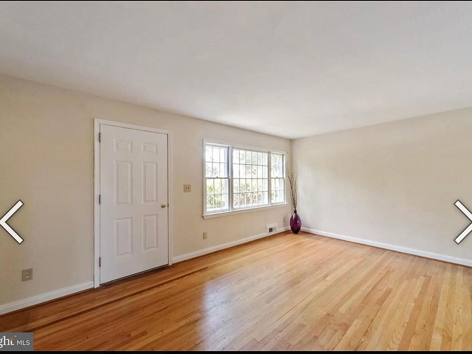Front Entrance / Front Room