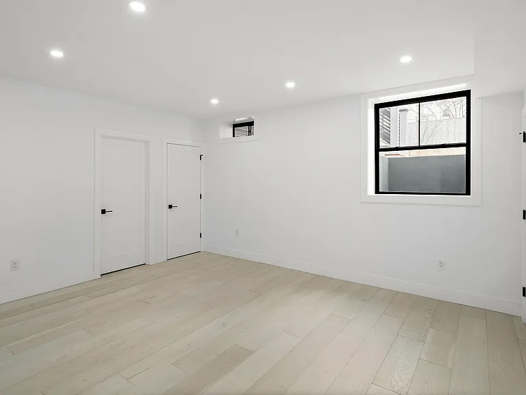 21 Woodbine St #21 — Photo 20