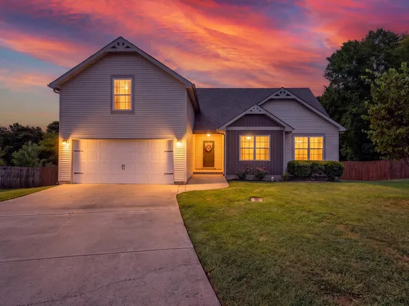 108 Brocket Ct, Clarksville, TN 37040