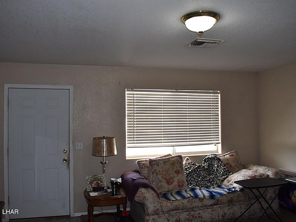 5th image of 2241 Holly Ave