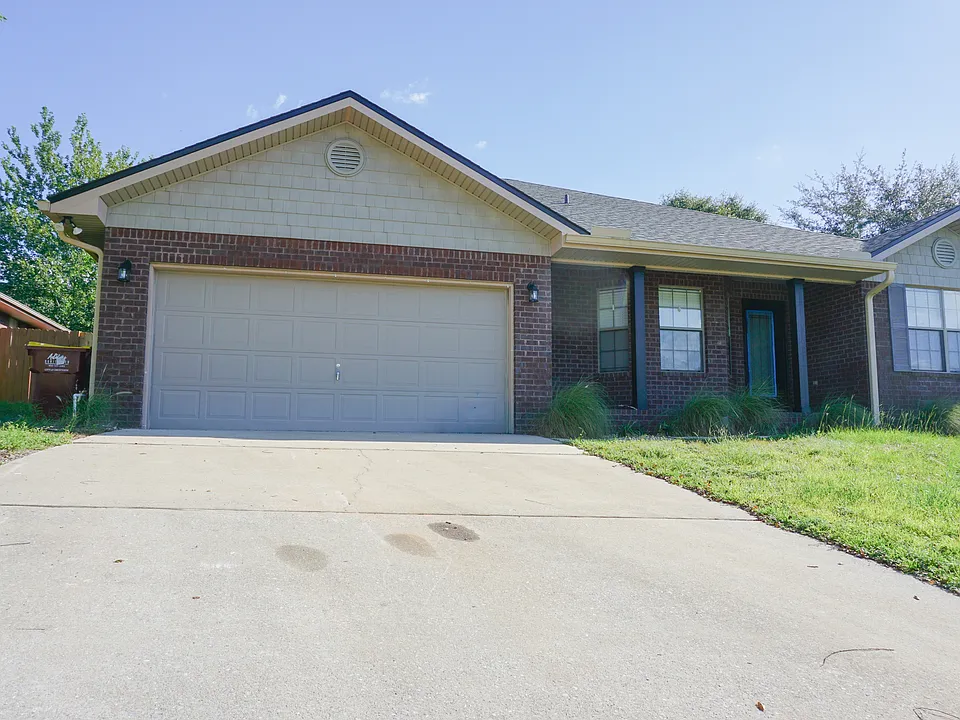 141 Bronze Cir