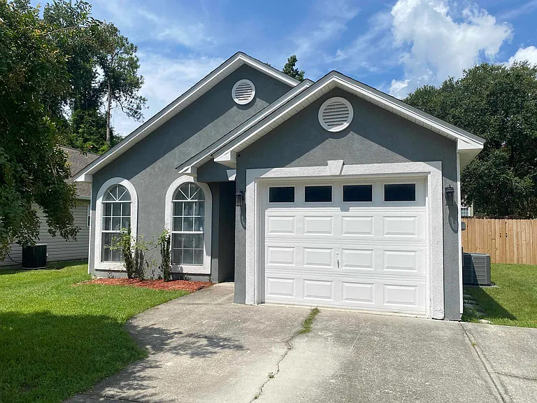 9166 Stonehenge Trl — Photo 1