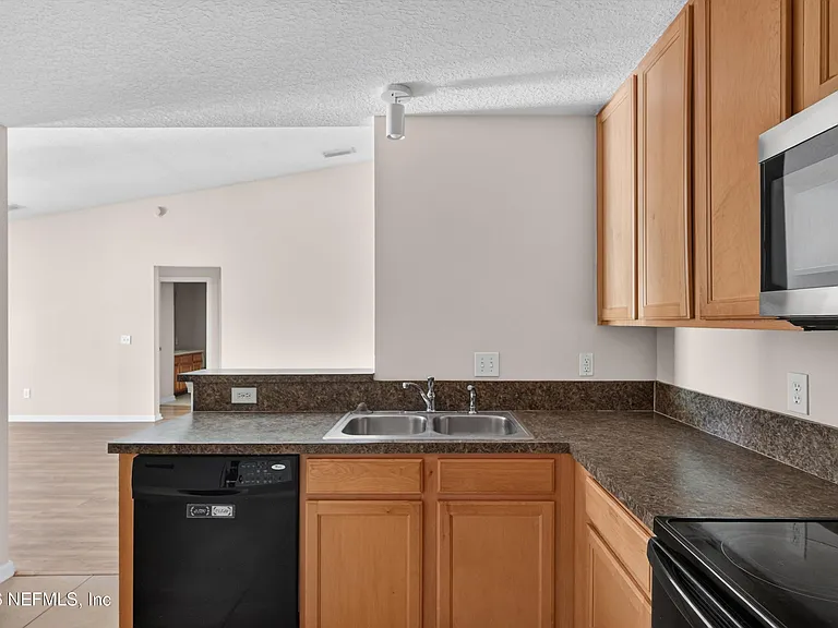 7047 Deer Lodge Cir #106 — Photo 12