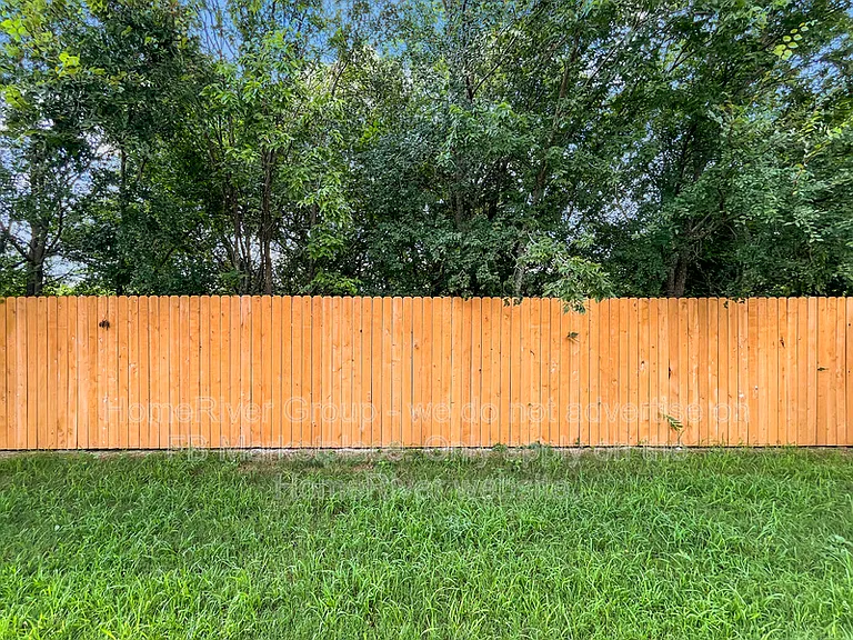 454 Suffolk Dr — Photo 18