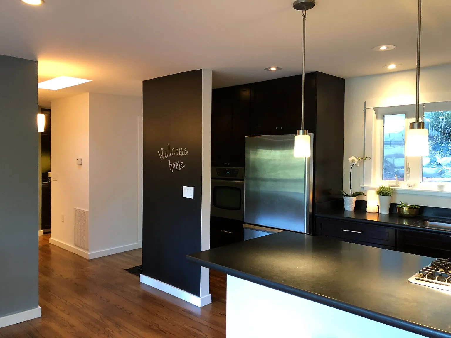 2 bed, 900 sqft, $4,950 — Photo 2