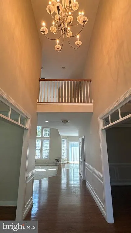 4 bed, 4.5 bath, 6826 sqft, $5,800 — Photo 3