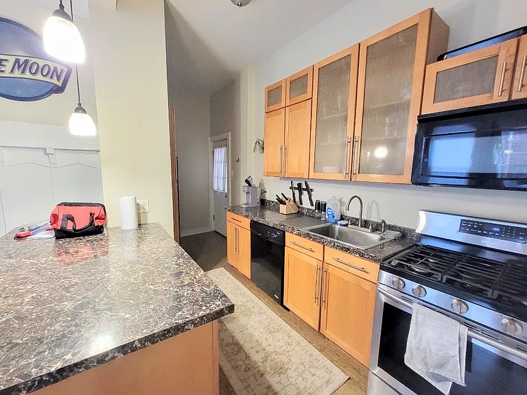 746 E End Ave — Photo 1