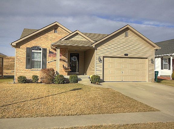 4th image of 249 Oxford Cir