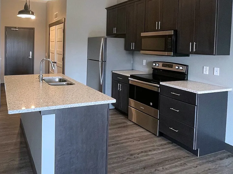 329 12th Ave SE #200 — Photo 6