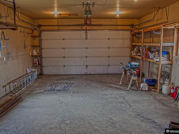 3rd image of 326 Holmes St
