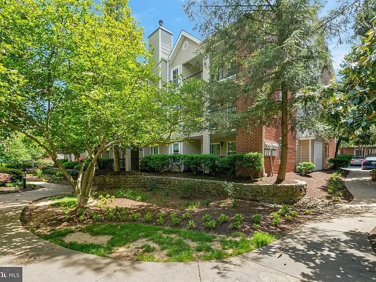 3308 Wyndham Cir #321 — Photo 25