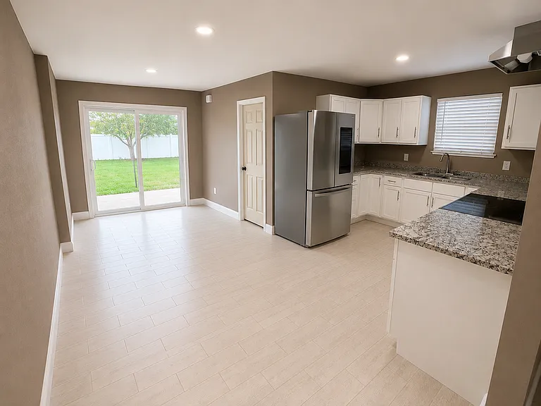 2438 Bevecrest Dr — Photo 6