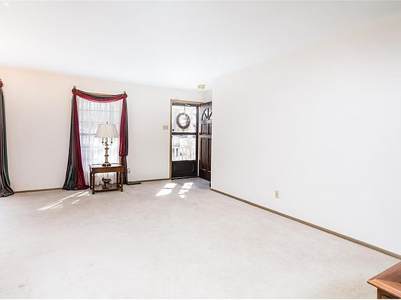 4th image of 1346 Barkman Dr