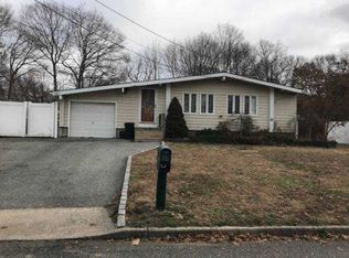 109 Maplecrest Dr, Ronkonkoma, NY 11779