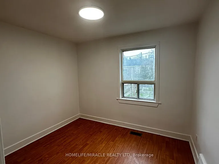 33 Jeavons Ave #ENTIRE HOUSE — Photo 19