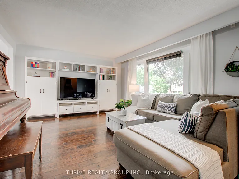 118 Sandalwood Cres — Photo 2