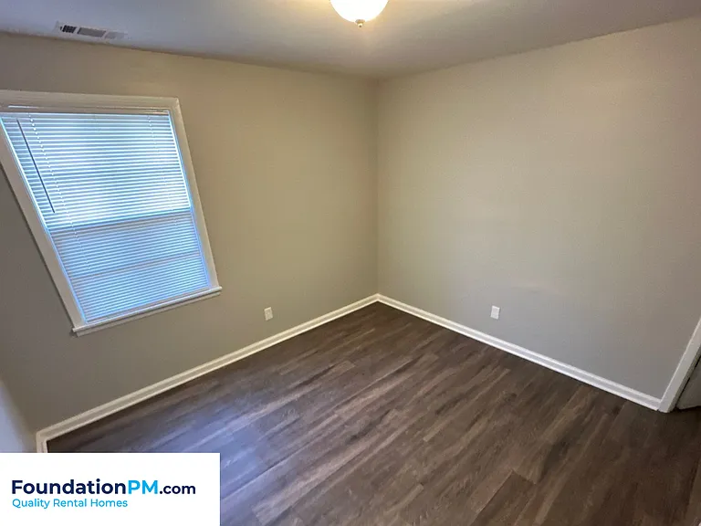 672 Carpenter St — Photo 15